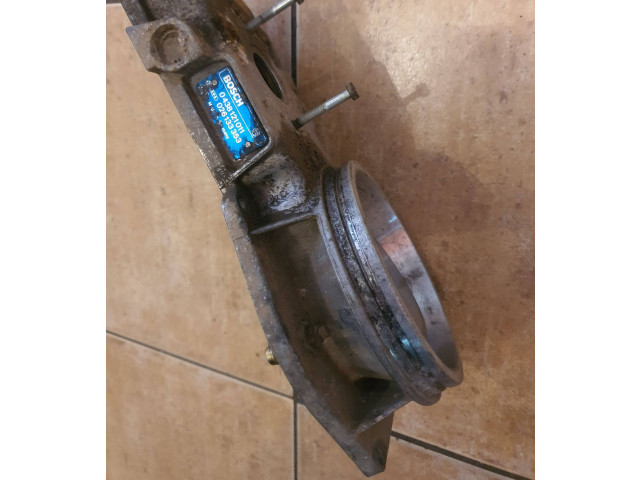 Топливная рампа 0438121011, 026133353   Audi 80 90 S2 B4  