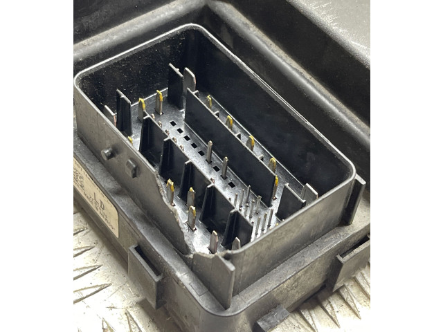 Блок предохранителей    Ford S-MAX    