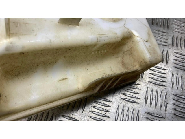 Бачок оконной жидкости