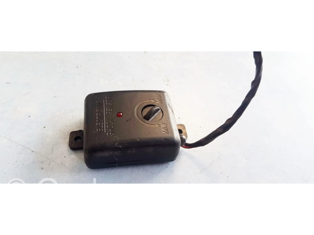 Блок управления Mitsubishi Carisma