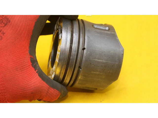 Píst Mercedes-Benz E W211