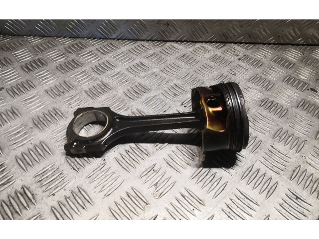  Поршень M 270.910 2700300420, A2700300420  Mercedes-Benz CLA C117 X117 W117  