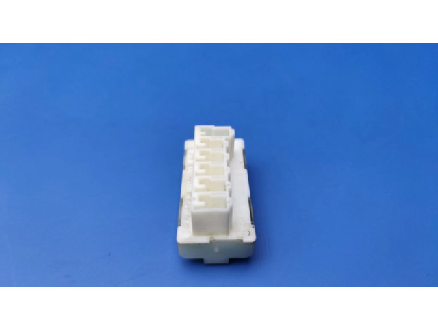 Преобразователь напряжения