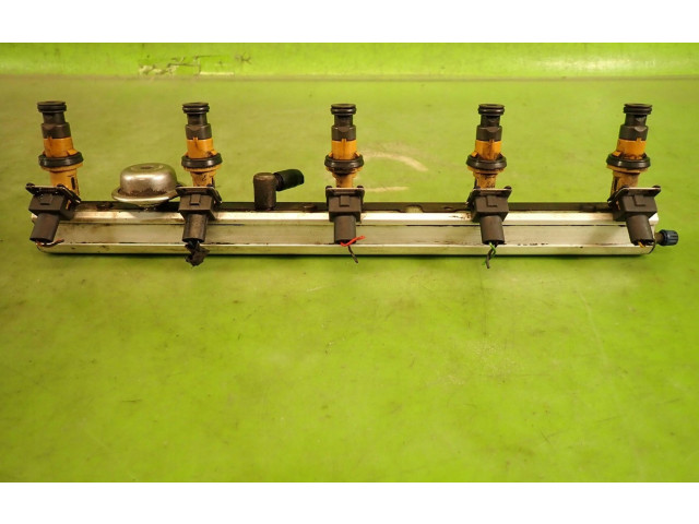 Топливная рампа 9186836   Volvo S80  