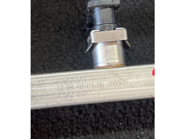 Топливная рампа 7542541, 7542070   BMW 3 E90 E91  