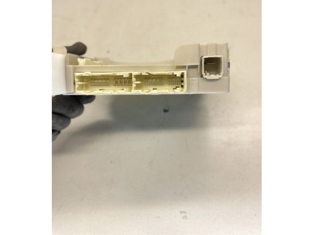 Pojistková skříňka 8273033G91 Lexus ES 300h 2014