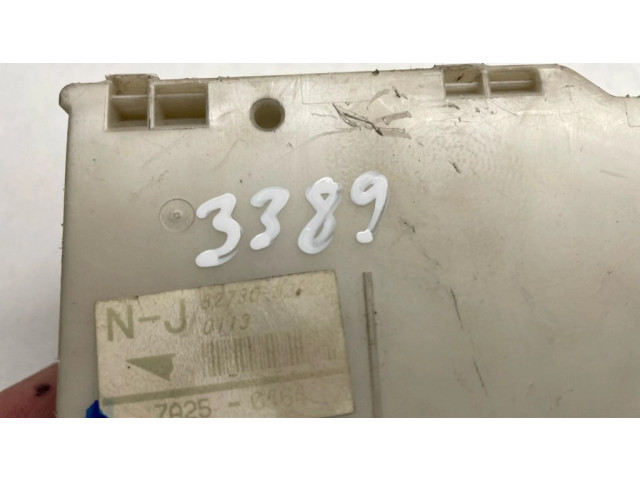 Блок предохранителей 8273053020   Lexus IS 220D-250-350    