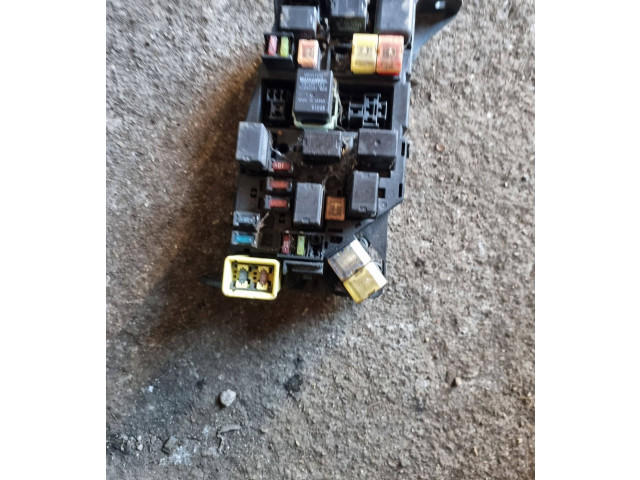 Блок предохранителей Mitsubishi Space Wagon
