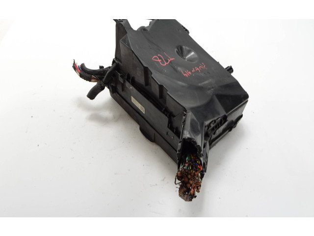 Pojistková skříňka 8211105X21, 864AE Toyota Avensis T270 2014