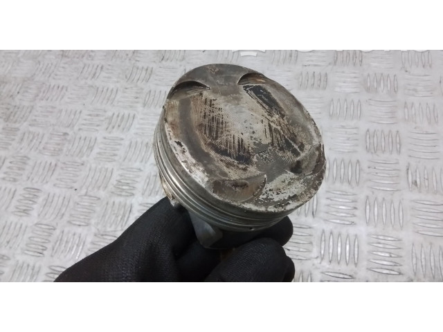 Поршень Kolben mit Pleuel 04ER Volkswagen Jetta USA