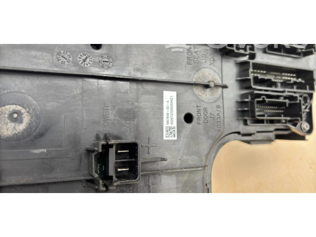 Блок комфорта 1657648-02-A Tesla Model Y