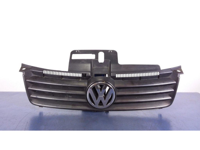 Передняя решётка Volkswagen Polo IV 9N3 2005-2009 года 6Q0853651C