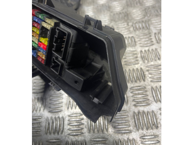 Блок предохранителей  9494210   Volvo V70    