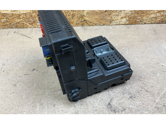 Блок предохранителей 30786475, 28062212   Volvo V70    