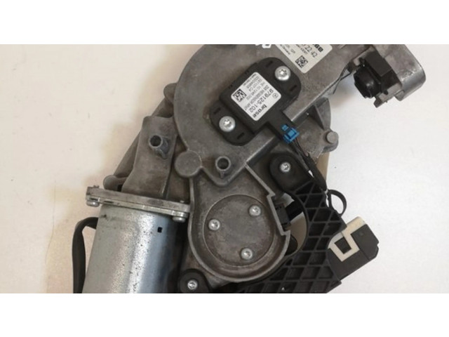 Притягиватель задней крышки