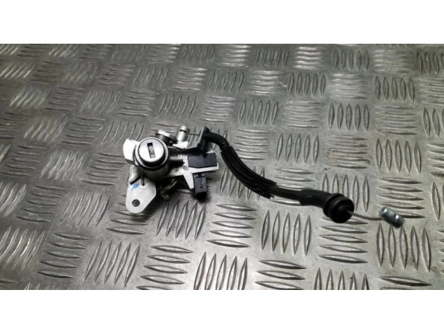 Замок задней крышки (наружный)