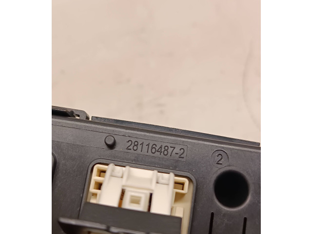 Pojistková skříňka 281164872 Peugeot 3008 2008