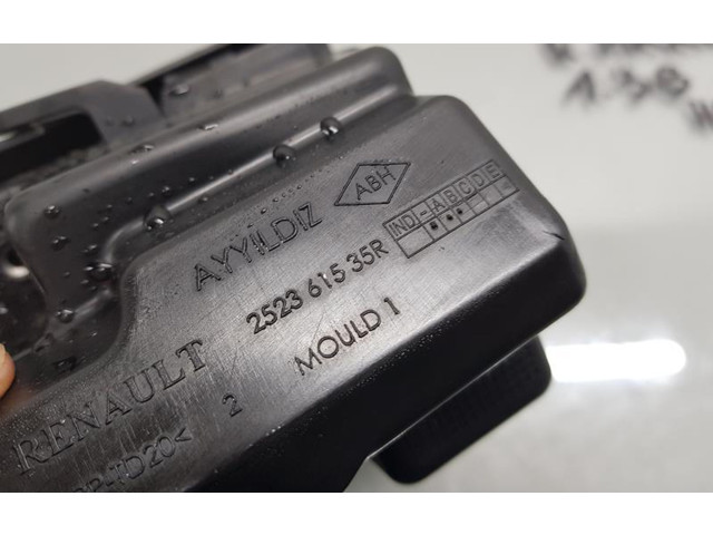 Блок предохранителей  252361535R   Renault Arkana    