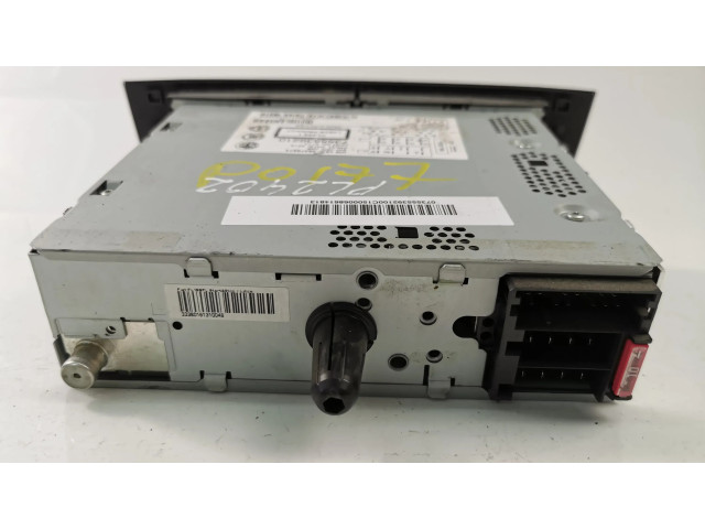 Радио/ проигрыватель CD/DVD / навигация