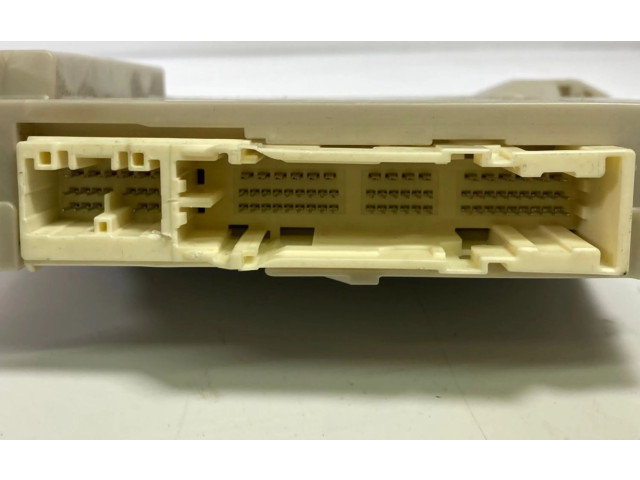 Pojistková skříňka 8273030L40B, 82730-30L40-B Lexus GS 250 350 300H 450H 2012