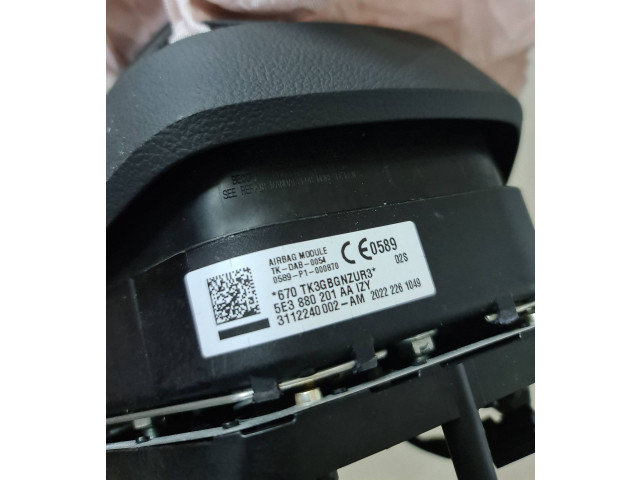 Подушка безопасности водителя 5E3880201AA, 20222261049   Skoda Octavia Mk4