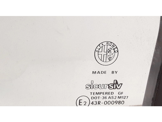 Маленькое стекло "A" задних дверей