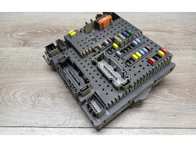 Блок предохранителей 28017881, 30728512 Volvo S60