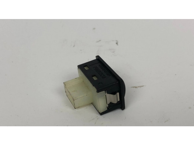 Выключатель открытия задней двери