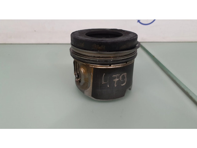 Píst 11257812585 BMW 5 F10 F11 pro naftový motor 3.0 N57D30A 530XD