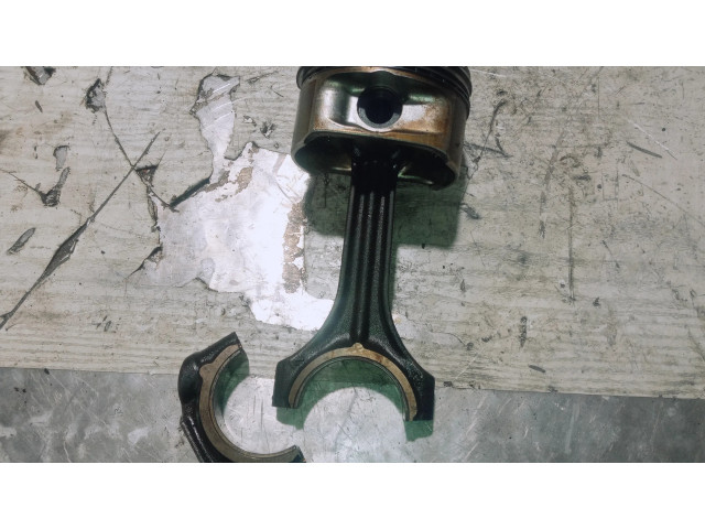 Píst Mercedes-Benz C W203 pro benzínový motor 3.2