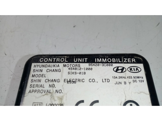 Блок управления 954203C000   KIA Magentis