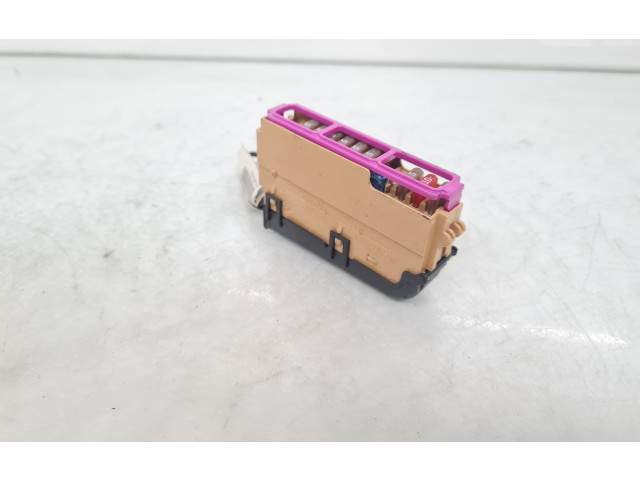 Блок предохранителей 4H0941824A   Audi A1    