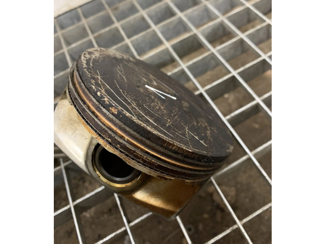 Píst Dodge RAM pro benzínový motor 5.7 EZH