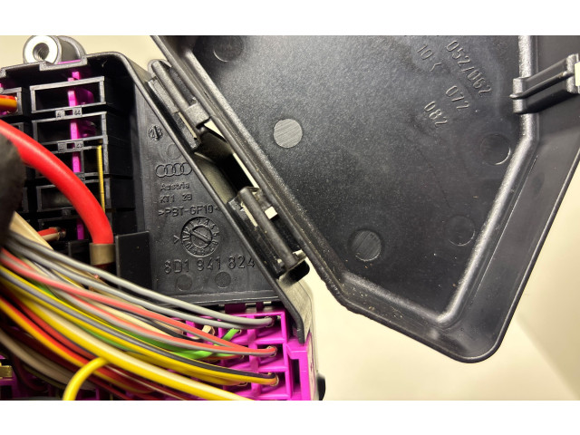 Блок предохранителей 8D1941824 Audi A6 S6 C5 4B