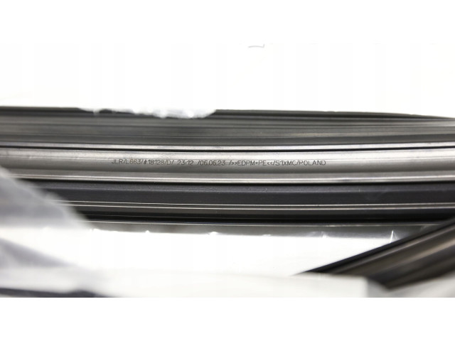 Уплотнительная резина (у стекла) LR131169, 3654589 Land Rover Defender