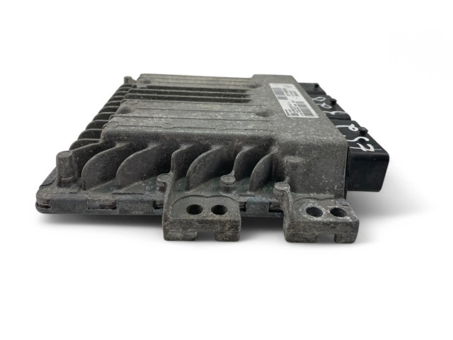 Блок управления двигателем Блок управления 237104833R, S180153110A Dacia Duster