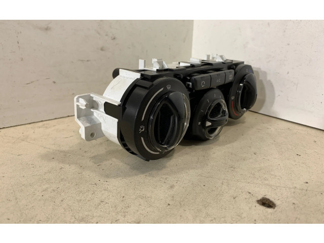 Блок управления климат-контролем E1063071   Peugeot 2008 I