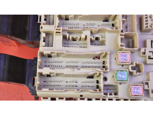 Pojistková skříňka 8273005J60, 8273005J60 Toyota Avensis T270 2015