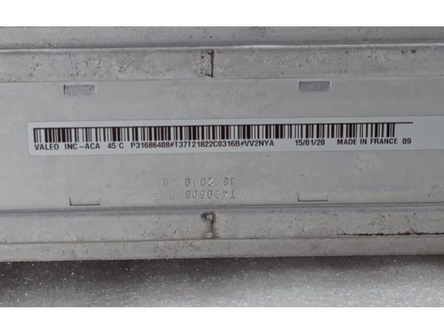 Интеркулер P31686408, T429608 Volvo XC40