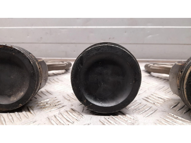 Píst Alfa Romeo Stelvio pro benzínový motor 2.0