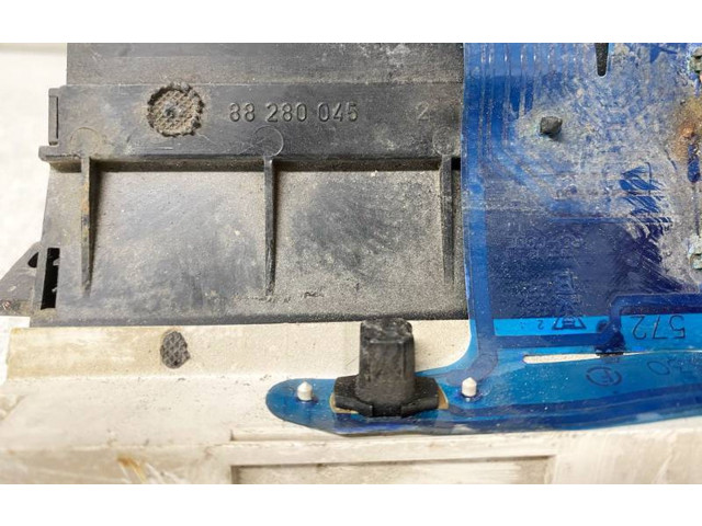 Панель приборов 88280045, 88481572 Volkswagen Golf II