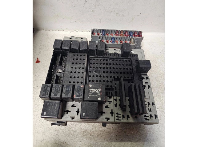 Блок предохранителей  8645410, 8645411   Volvo V70    