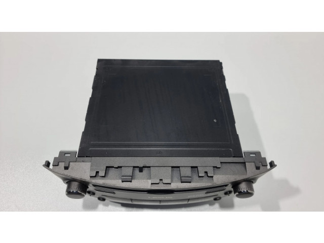 Радио/ проигрыватель CD/DVD / навигация