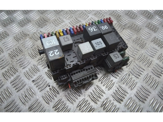 Блок предохранителей  357937039   Volkswagen Transporter - Caravelle T4    