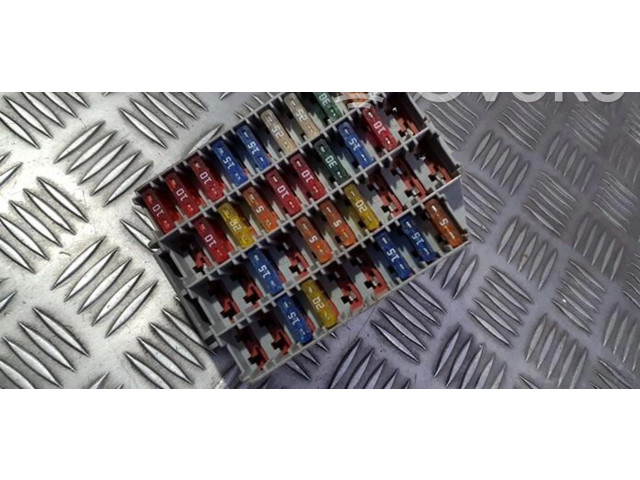 Блок предохранителей  9162439, 9162439   Volvo V70    