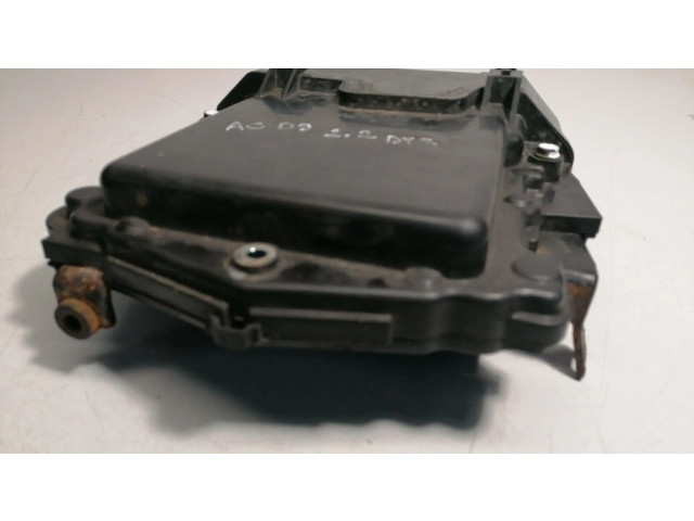 Другая деталь отсека двигателя