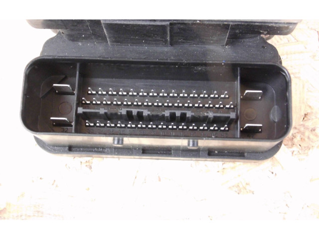 Блок АБС 8V612C405AF Mazda 3 II 2009 - 2013 года