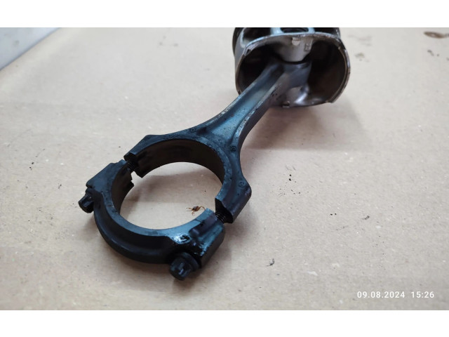 Píst Mercedes-Benz C W205 M274,920