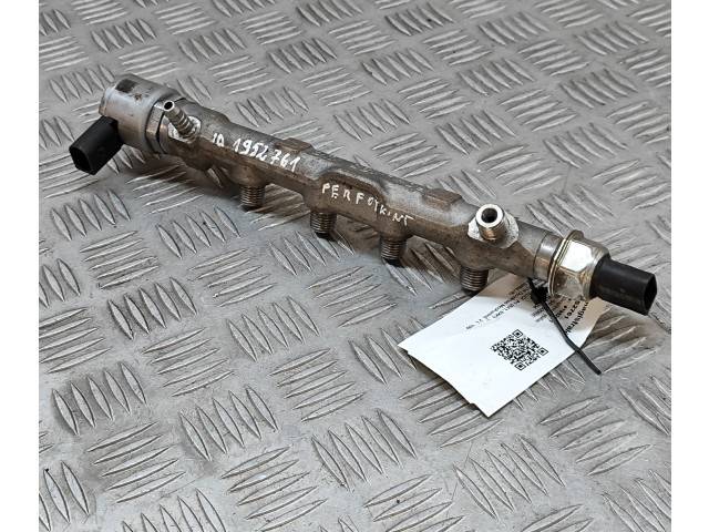 Топливная рампа 04L130089E, 04L130764   Audi A1   для двигателя CFHB