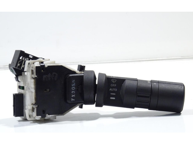 Ручка стеклоочистителей 25260EA001   Nissan Navara D40